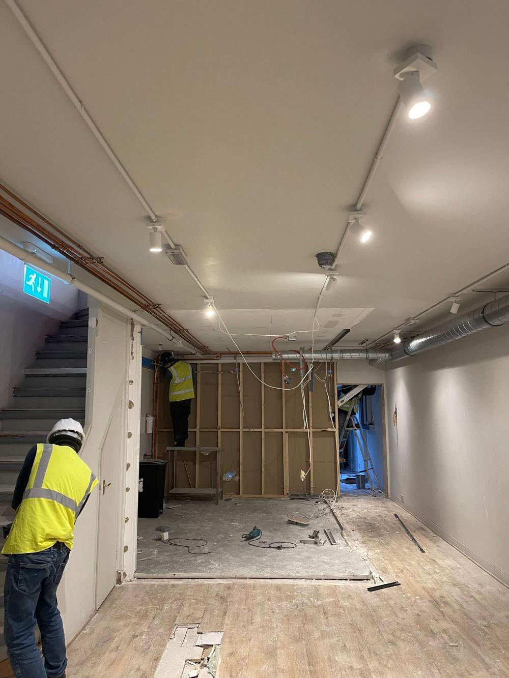 Shopfitting. Beaty Salon, Mortimer, W1W - image 2